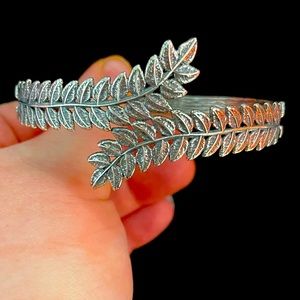 STERLING SILVER LEAF 🍃 🌿 BANGLE BRACELET 💍.925 ISREAL STAMPED 🥈